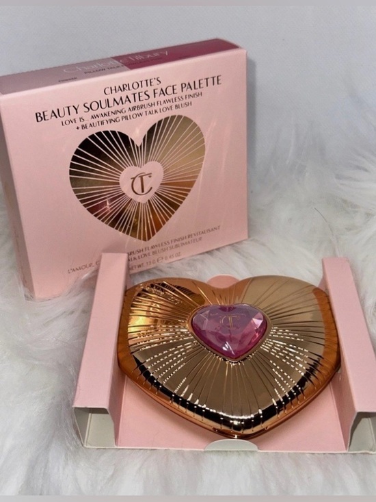 Charlotte Tilbury Other - Charlotte Tilbury PILLOW TALK BEAUTY SOULMATES PALETTE Flawless Pink